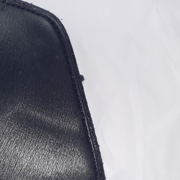 Givenchy authentic leather crossbody bag. - Picture 11 of 16